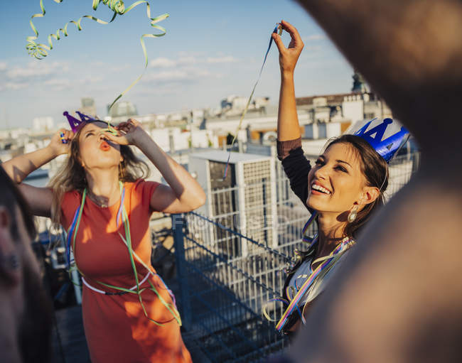 Austria, Vienna, Young people having a party on rooftop terrace — Stock Photo