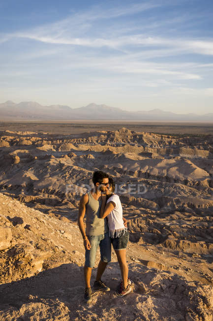 Chile, San Pedro de Atacama, couple standing on rock in the Atacama desert — Stock Photo