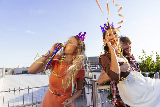 Austria, Vienna, Young people having a party on rooftop terrace — Stock Photo