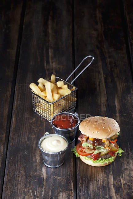 Large hamburger with fries — Stock Photo