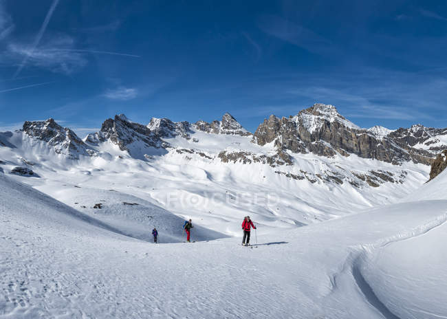 Italien, rhemes-notre-dame, wohlwollend, skifahren in den winteralpen — Stockfoto
