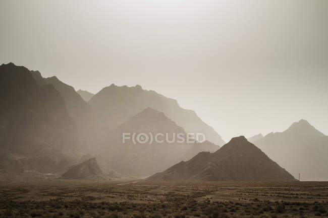 Iran, Chak Chak, vista sulla catena montuosa e sul deserto — Foto stock