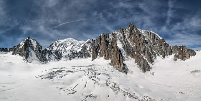 France, Chamonix, Mont Blanc range, Tour Ronde, Grand Capucin, Mont Maudit, Mont Blanc — стокове фото