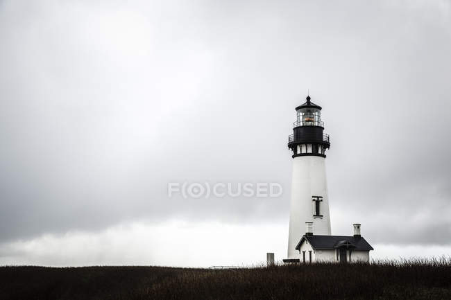 USA, Oregon, view to Yaquina Head Lighthouse — Stock Photo