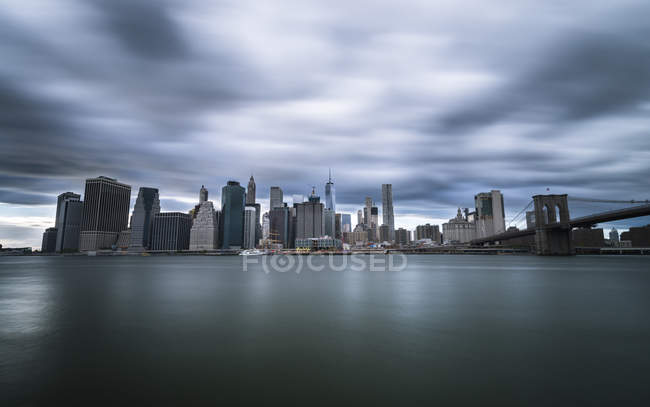 Stati Uniti, New York, skyline, lunga esposizione — Foto stock