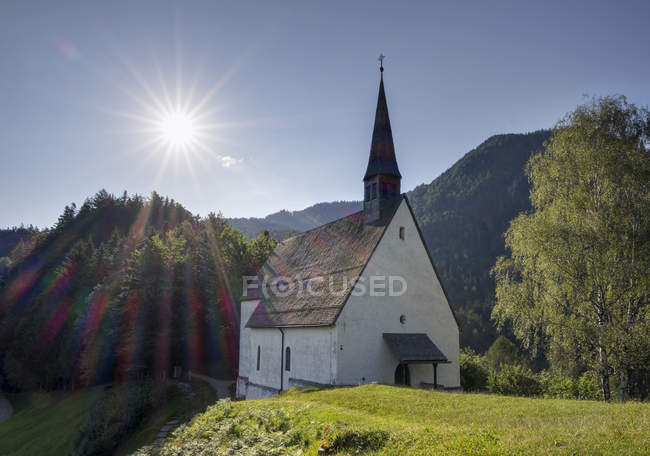 Alemania, Baviera, Chiemgau Alpes, iglesia de peregrinación San Servacio en Streichen - foto de stock