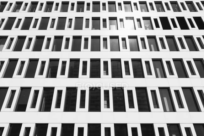 Alemanha, Duesseldorf, fachada de um edifício de escritórios — Fotografia de Stock