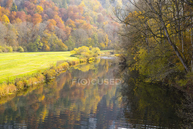 Allemagne, Baden Wuerttemberg, Parc naturel du Danube supérieur, Vue de la vallée du Danube supérieur en automne — Photo de stock