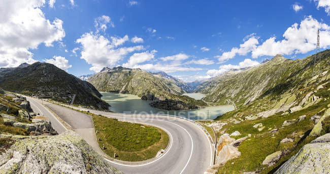Vista di giorno sul Passo Grimsel e sul Lago Grimsel, Oberland Bernese, Svizzera — Foto stock