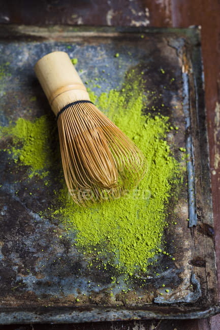 Closeup view of chasen and matcha powder on tray — Stock Photo
