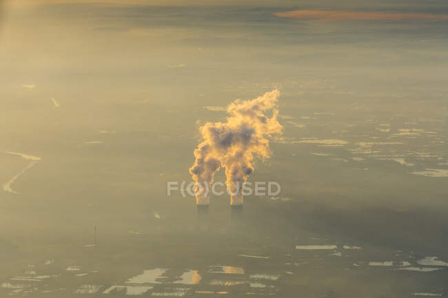 Germany, Bavaria, Cooling towers of nuclear power plant Gundremmingen, aerial view — Stock Photo