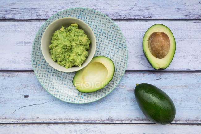 Bowl of Guacamole with avocado — Stock Photo