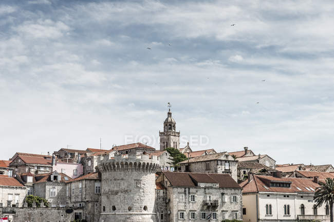 Croácia, Korcula, vista para a cidade velha durante o dia — Fotografia de Stock