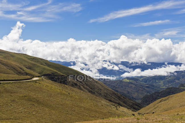 Peru, Chachapoyas, passo de montanha em nuvens — Fotografia de Stock