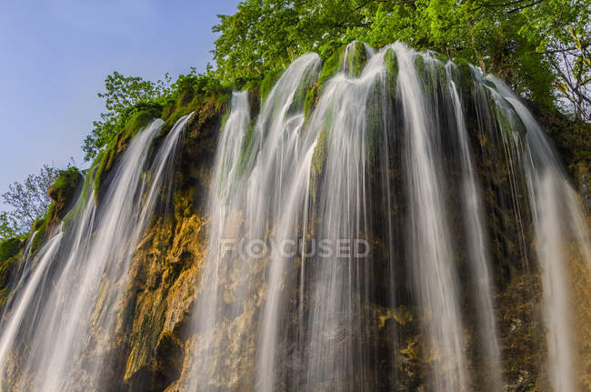 Cachoeira no Parque Nacional dos Lagos de Plitvice, Croácia — Fotografia de Stock