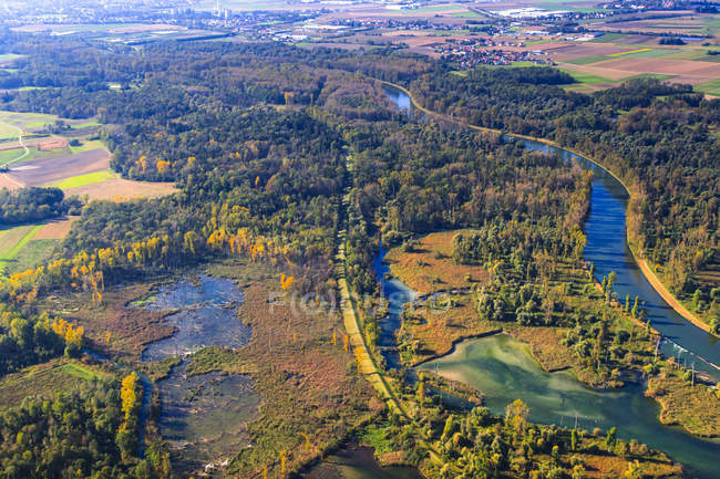 Alemania, Baviera, Deggendorf, Danubio, desembocadura del río Isar, bosque aluvial, vista aérea - foto de stock