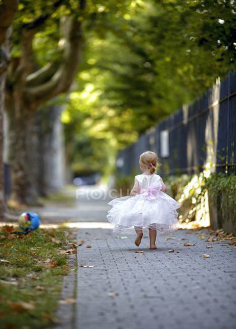 Back view of blond little girl wearing tulle dress — Stock Photo