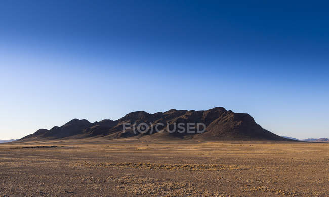 Africa, Namibia, Hardap, Mountain in Kulala Wilderness Reserve en el desierto de Namib - foto de stock