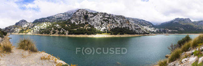 Spagna, Maiorca, Veduta della Serra de Tramuntana, Panorama del bacino idrico Gorg Blau — Foto stock