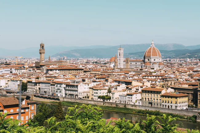 Italia, Firenze, paesaggio urbano dal punto di vista di Piazzale Michelangelo — Foto stock