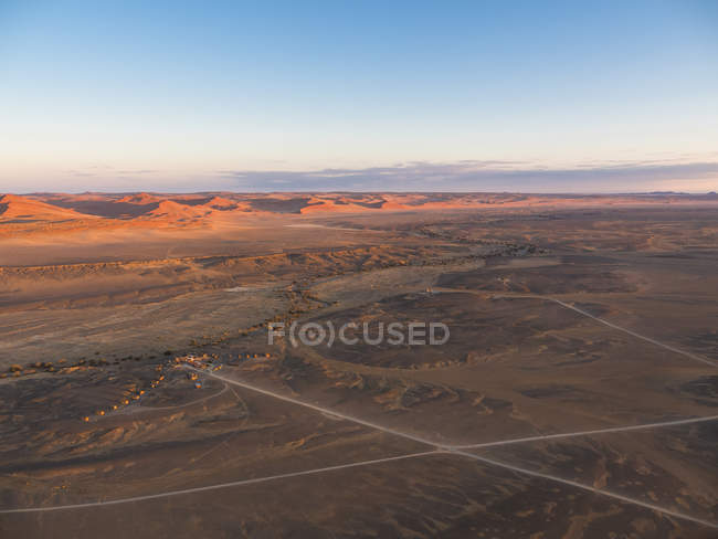África, Namíbia, Hardap, Hammerstein, Kulala Wilderness Reserve, Tsaris Mountains, Sossusvlei Region, Namib desert, Kuala Desert Lodge sunset — Fotografia de Stock