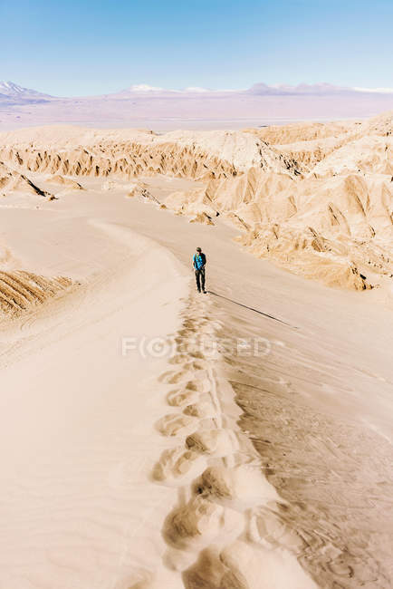Chile, Atacama Desert, man climbing a dune — Stock Photo