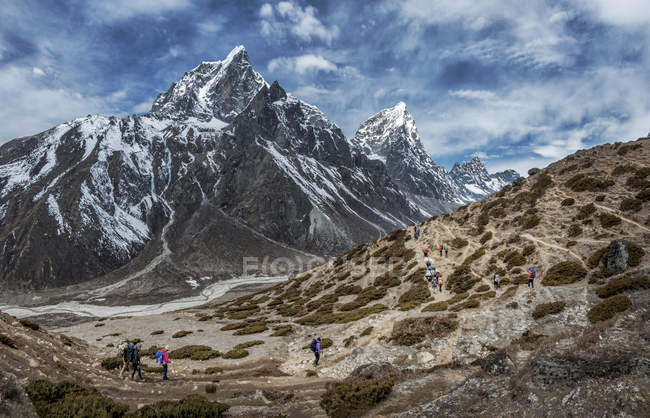 Непал, Гімалаї, Кхумбу, Еверест регіон, Taboche, альпіністи, перетинає гори — стокове фото
