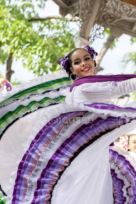 traditional mexican dance dresses