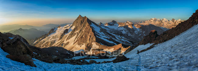 Suíça, Wallis, Saas-Grund, Pennine Alps, Portjengrat, panorama — Fotografia de Stock