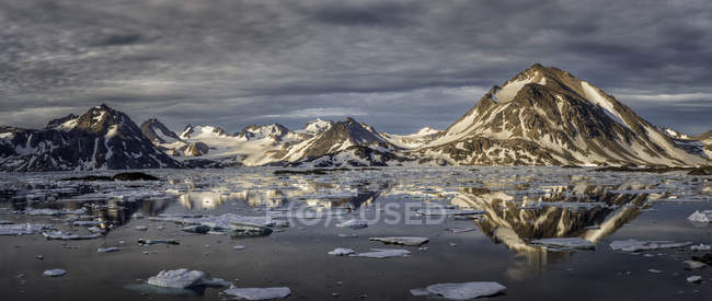 Гренландия, Швейцерланд, Горы под Кулусуком — стоковое фото