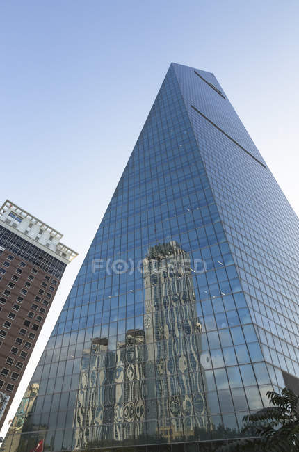Europe, Turkey, Istanbul, glass office building in financial district at Levent — Stock Photo