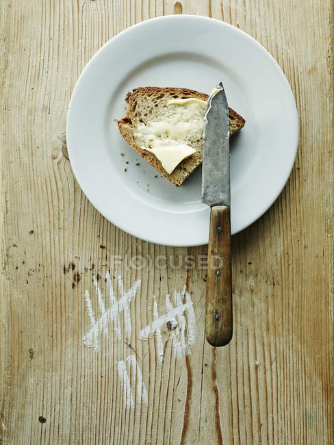 Prato com pão e manteiga — Fotografia de Stock
