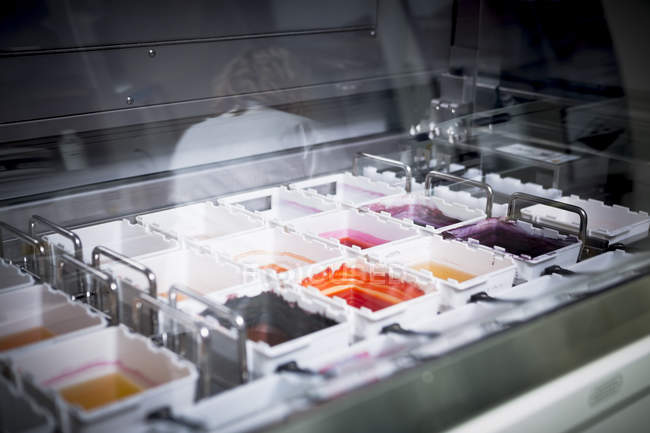 Histological examination machine with dye dishes — Stock Photo