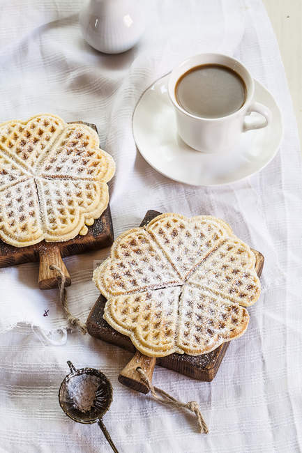 Gaufres et café au lait — Photo de stock