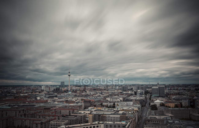 Alemania, Berlín, vista de la ciudad con torre de televisión desde la Plaza Potsdam - foto de stock