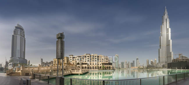 United Arab Emirates, Dubai, Panoramic view of Burj Khalifa, Burj Khalifa Lake, Souk Al Bahar and The Adress — Stock Photo