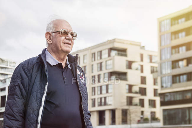 Germany, Hamburg, confident senior man outdoors — Stock Photo