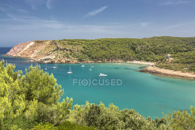 España, Islas Baleares, Menorca, vista a La Vall durante el día - foto de stock