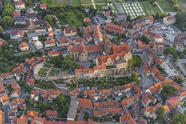 Aerial view of Quedlinburg with collegiate church in evening twilight, Germany — Stock Photo