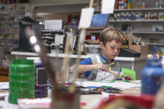 Little boy painting in an art class — Stock Photo