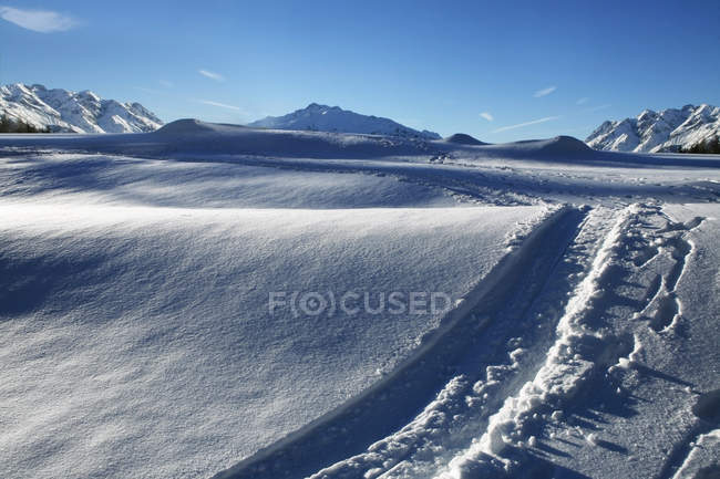Austria, Kitzbuehel, piste da sci e neve durante il giorno — Foto stock