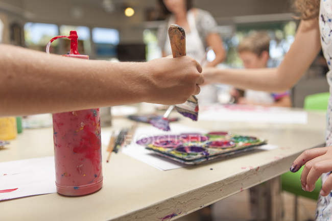 Children in an art class, close-up — Stock Photo