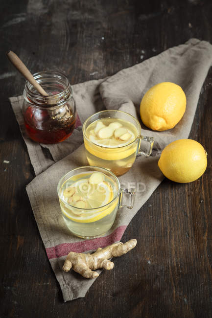 Closeup view of hot lemon-ginger infusion with honey — Stock Photo