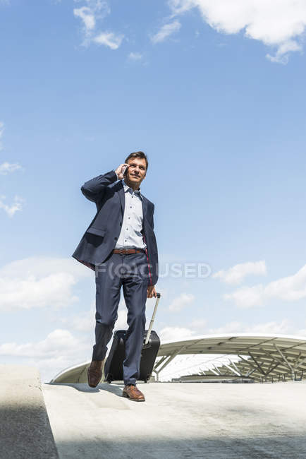 Businessman on business trip arriving with trolley — Stock Photo