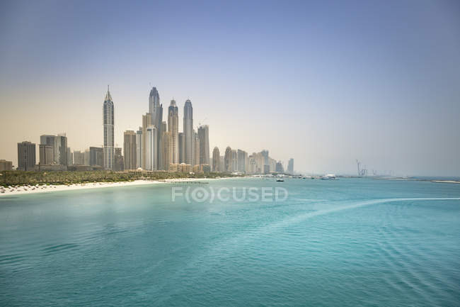 UAE, Dubai, skyline of Dubai Marina with Persian Gulf Coast — Stock Photo