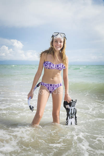 Mexico, Nayarit, teenage girl with snorkel and fins standing at seafront — Stock Photo