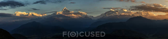 Vue panoramique sur les montagnes à Machapuchare, Annapurna Sud, Pokhara, Annapurna, Népal — Photo de stock