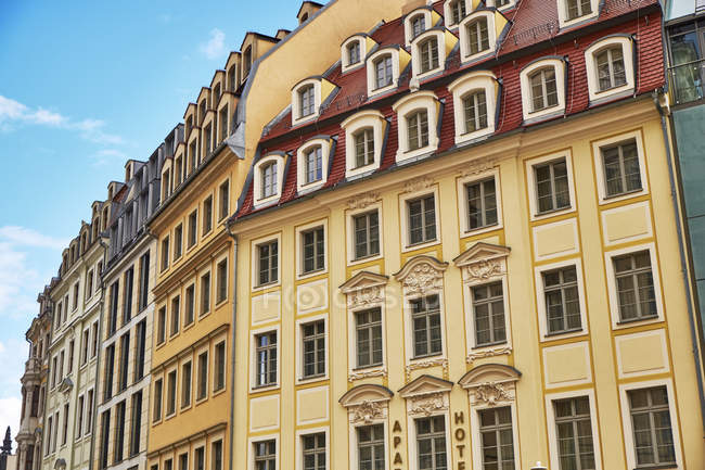 Allemagne, Dresde, vieille ville, façades de maison réhabilitées — Photo de stock