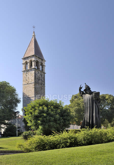 Croazia, Spalato, statua di Gregorio di Nin durante il giorno — Foto stock