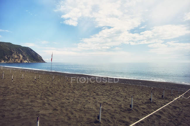 Italia, Liguria, playa vacía de Trigoso cerca de Sestri Levante - foto de stock